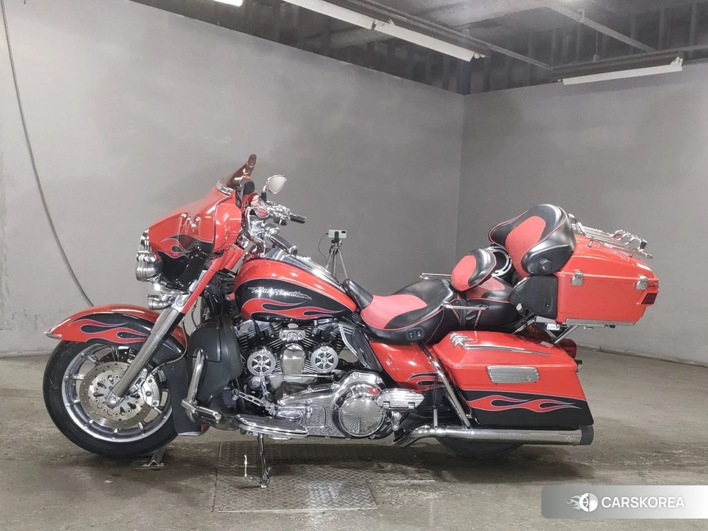 Проданный Harley-Davidson Electra Glide FLHTCUSE1800 CVO 2010 из Японии, фото 2
