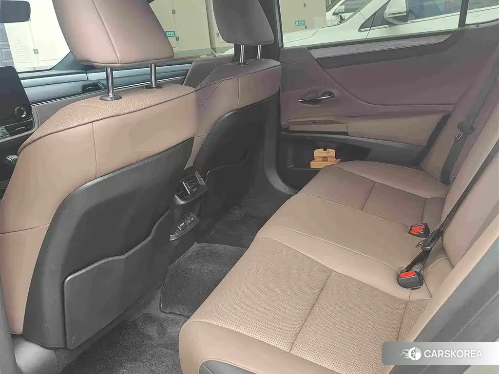 Lexus ES 2026 Silver/gray из Китая, фото 2