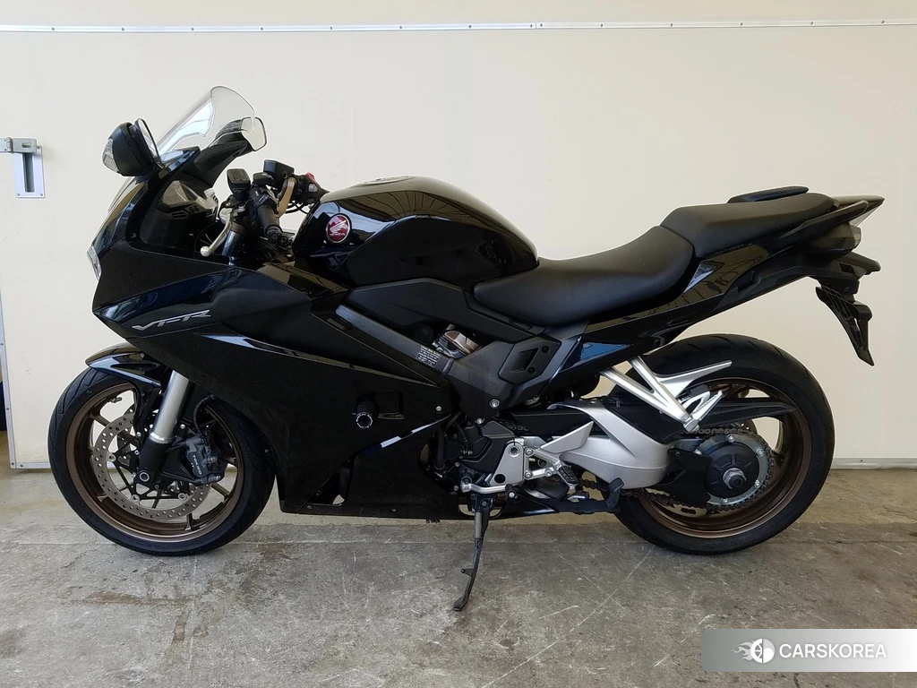 Проданный Honda VFR800F 2018 из Японии