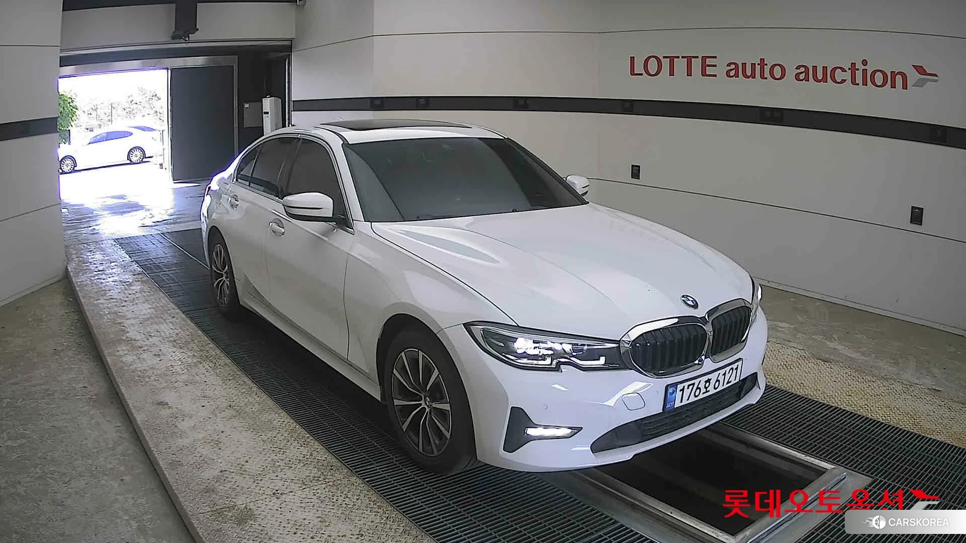 BMW  320i id 4296951 из Кореи 12
