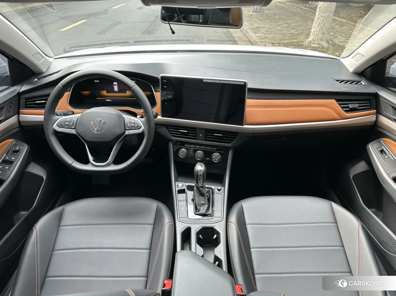 Volkswagen Bora 2024 Белый из Китая, фото 6
