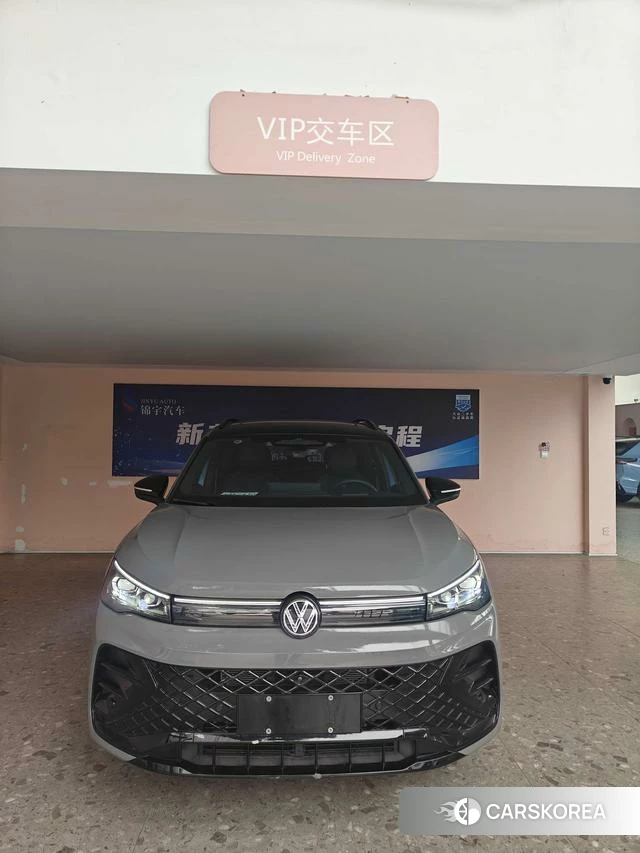 Volkswagen Tiguan L 2024 Темно-серый из Китая, фото 6