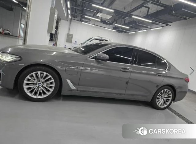 BMW 5 Series (G30) 2020 Серебристо-серый из Кореи, фото 2