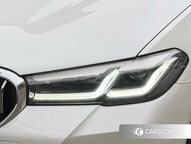 BMW 5 series 2023 Белый из Китая, фото 2