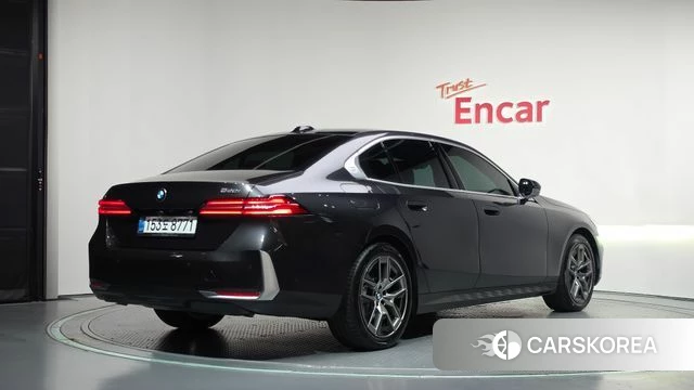 BMW 5 Series (G60) id 4892838 из Кореи 12