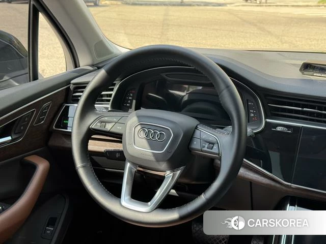 Audi Q7 2022 Черный из Китая, фото 4