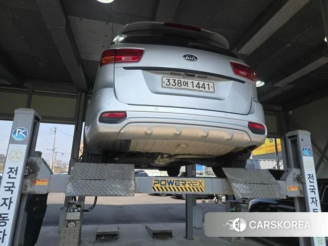 Kia The New Carnival 2018 Серебряный из Кореи, фото 2