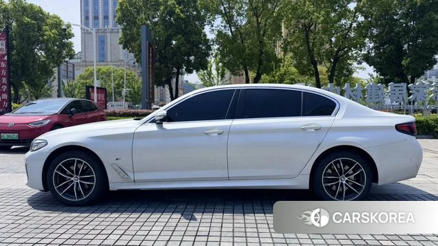 BMW 5 series 2023 Белый из Китая, фото 5
