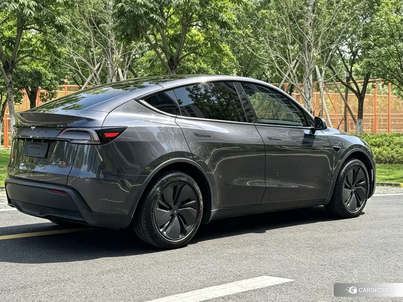 Tesla Model Y 2025 Silver/gray из Китая, фото 3