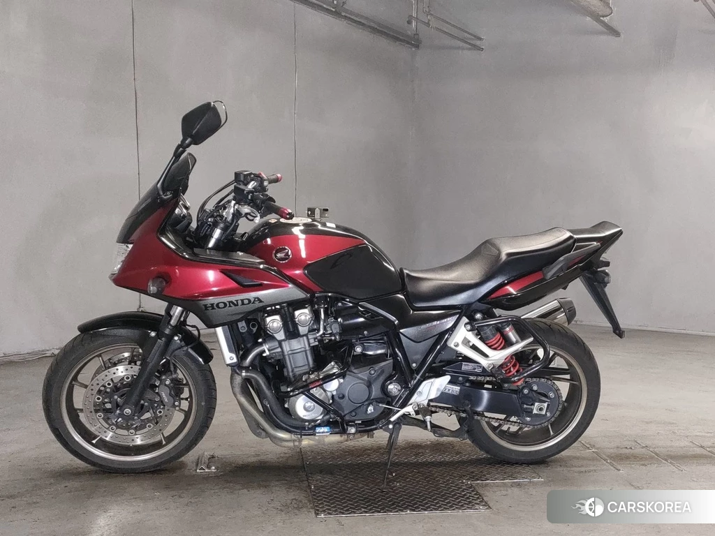 Проданный Honda CB1300SF BOLDOR 2015 из Японии, фото 2