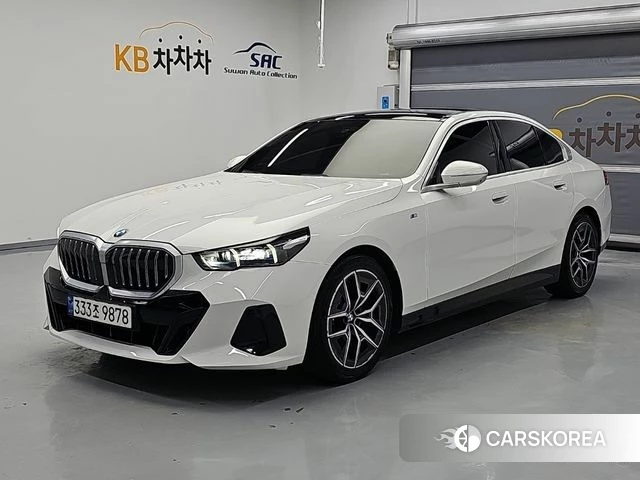 BMW 5 Series (G60) 2024 Белый из Кореи, фото 2