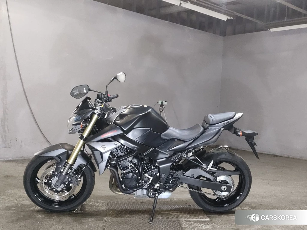 Проданный Suzuki GSR750 2013 из Японии, фото 2
