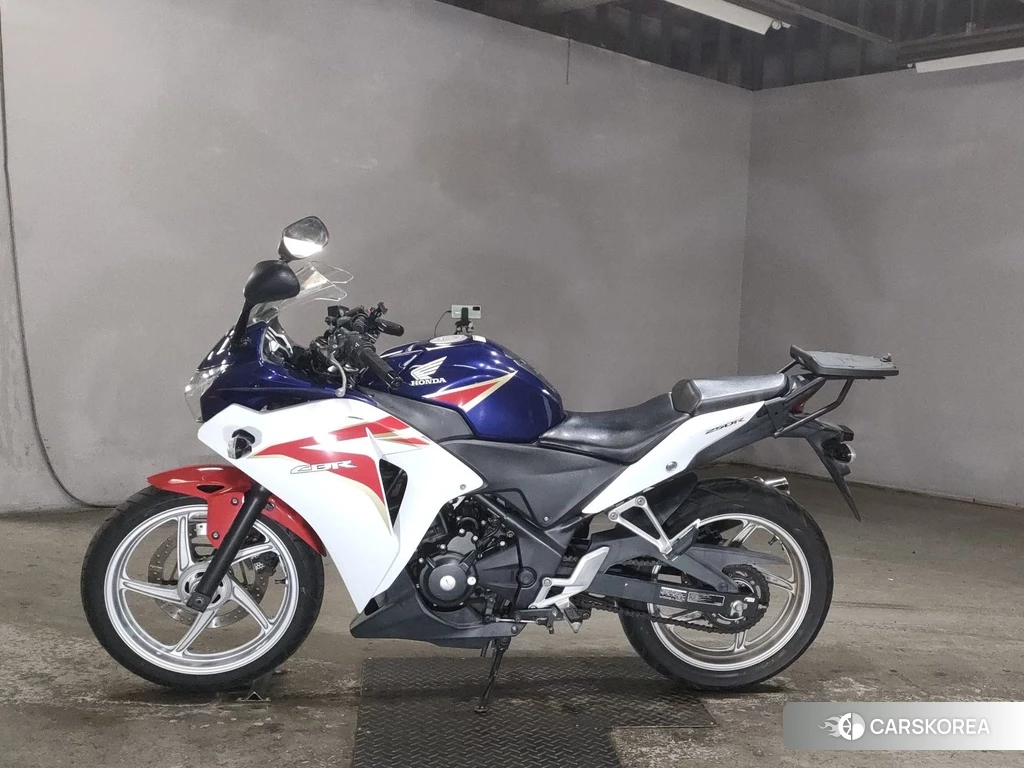 Проданный Honda CBR250R 2011 из Японии, фото 2