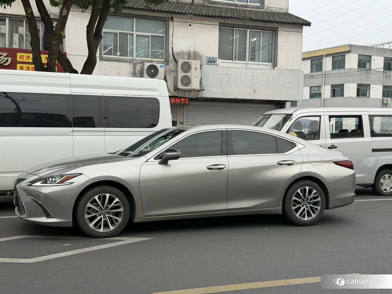 Lexus ES 2021 Серебристо-серый из Китая, фото 2