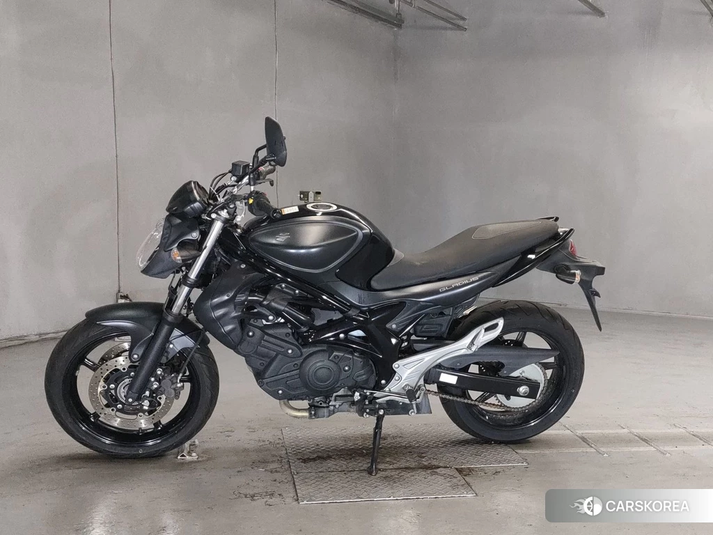 Проданный Suzuki GLADIUS 400 2013 из Японии, фото 2