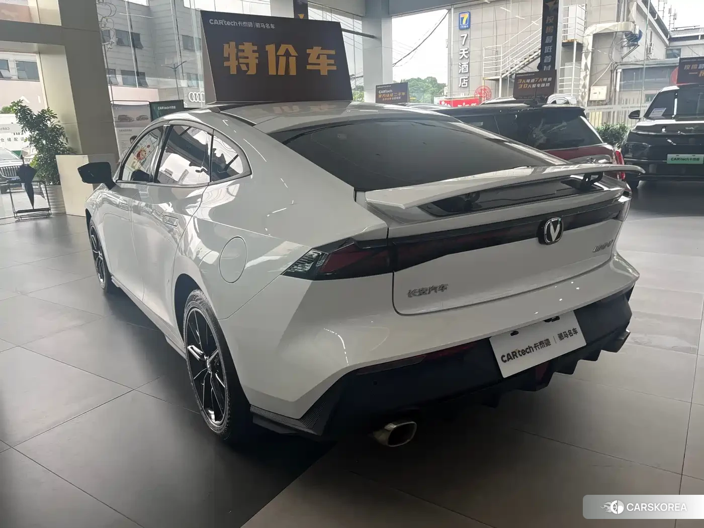 Chang'an UNI-V 2025 Белый из Китая, фото 5