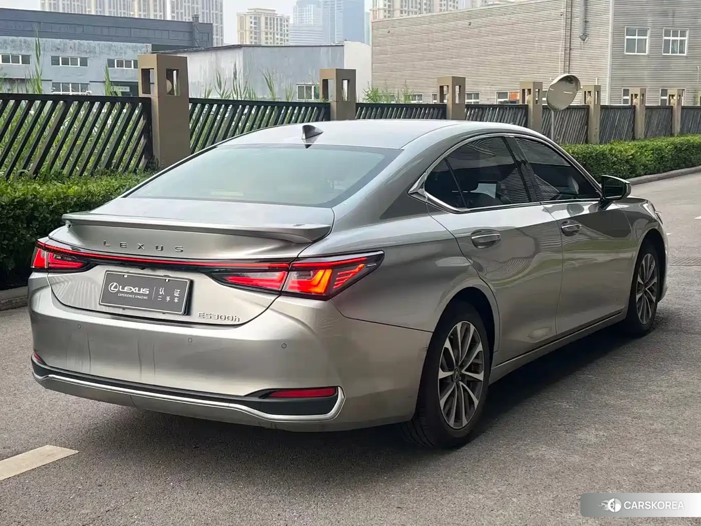 Lexus ES 2025 Silver/gray из Китая, фото 2