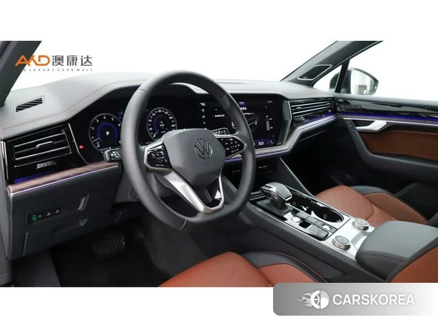 Volkswagen Touareg 2024 Темно-серый из Китая, фото 2