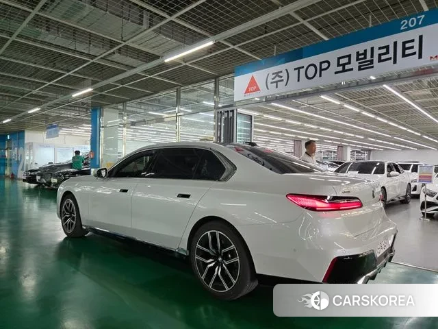 BMW 7 Series (G70) 2024 Белый из Кореи, фото 3