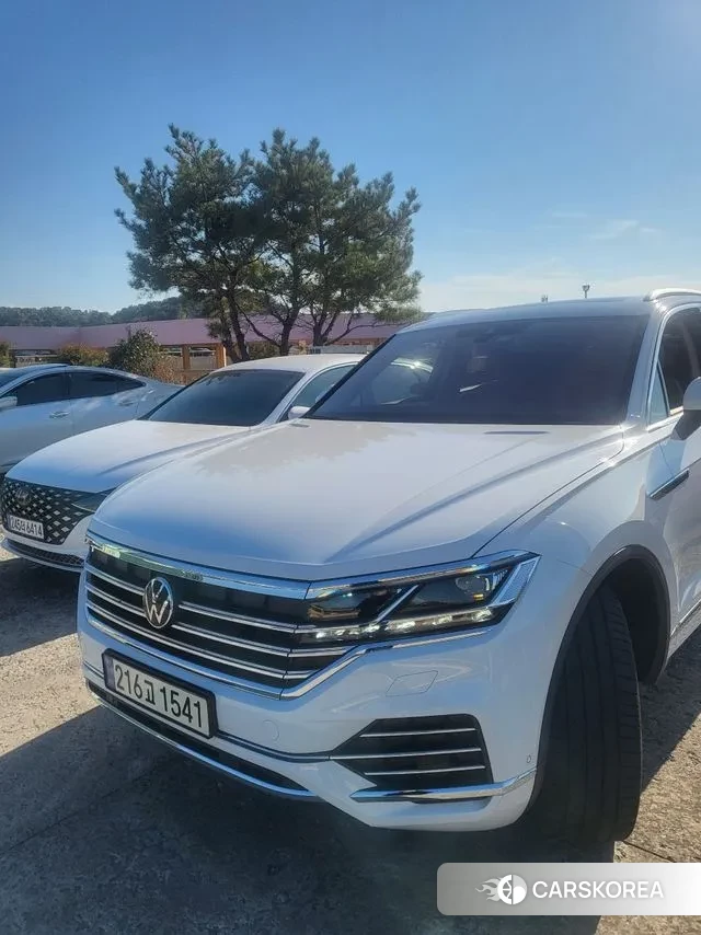Volkswagen Touareg 3rd generation 2023 Белый из Кореи, фото 2
