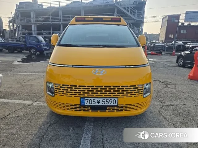 Hyundai Staria 2022 Желтый из Кореи, фото 3