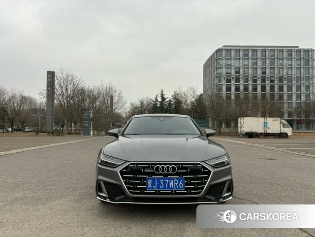 Audi A7L 2024 Серебристо-серый из Китая, фото 2