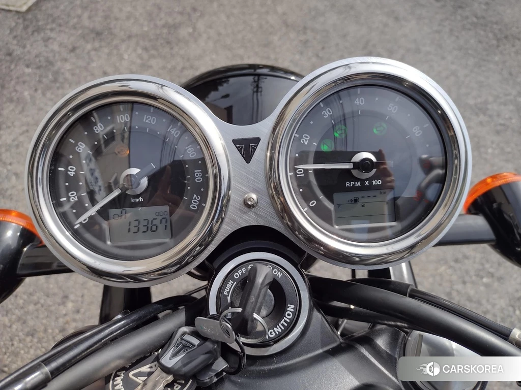 Проданный Triumph BONNEVILLE T100 2017 из Японии, фото 2