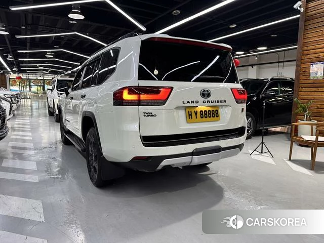 Toyota Land Cruiser (imported) 2024 Белый из Китая, фото 2