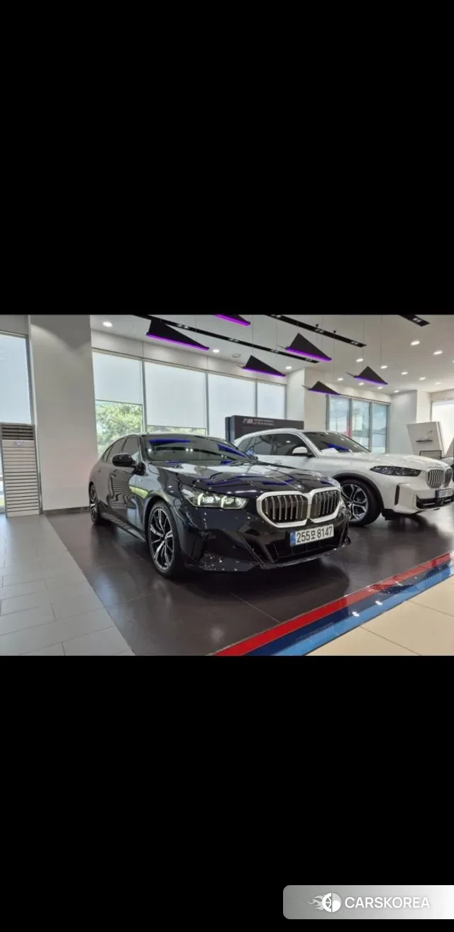 BMW 5 Series (G60) 2025 Черный из Кореи, фото 2