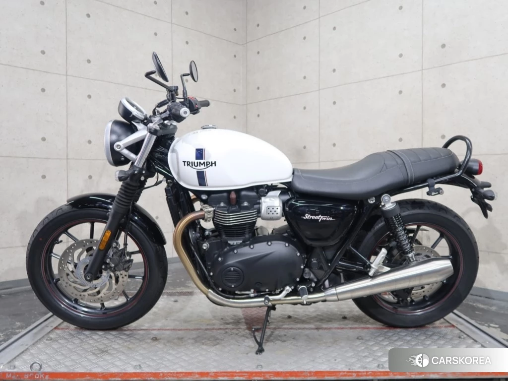 Проданный Triumph STREET TWIN 2018 из Японии, фото 2
