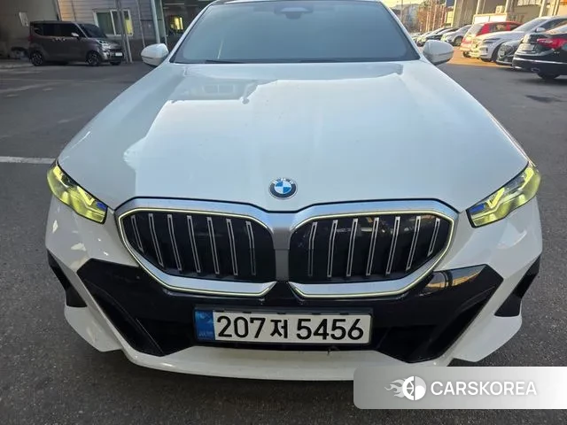 BMW 5 Series (G60) 2024 Белый из Кореи, фото 2