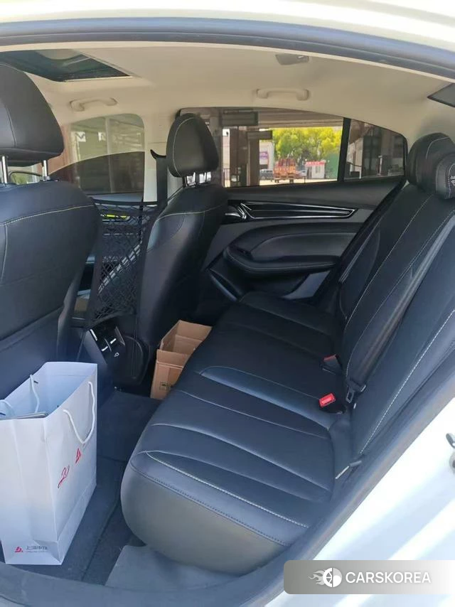 Roewe i5 2023 Белый из Китая, фото 2