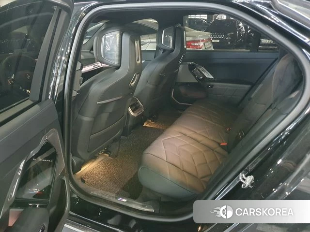 BMW 7 Series (G70) 2024 Черный из Кореи, фото 2