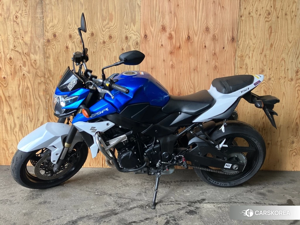 Проданный Suzuki GSR750 ABS 2013 из Японии, фото 2