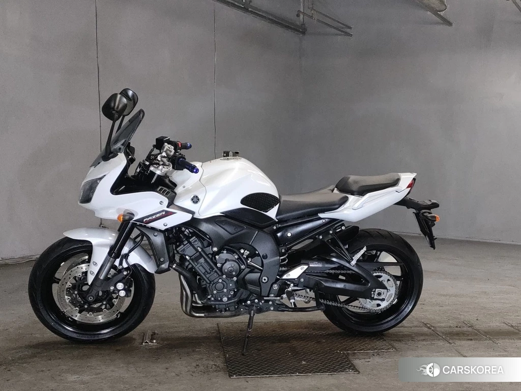 Проданный Yamaha FZ1 FEATHER 2013 из Японии, фото 2