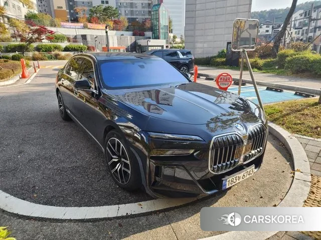 BMW 7 Series (G70) 2023 Черный из Кореи, фото 2