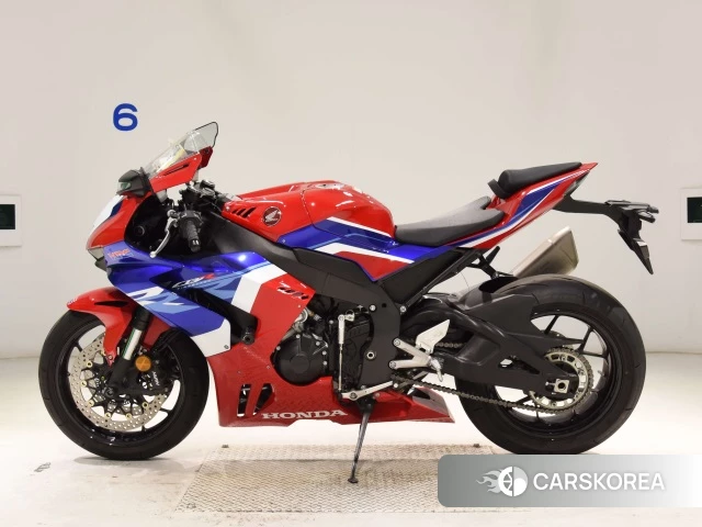 Honda CBR1000RR-R FIREBLADE 2023 из Японии, фото 2