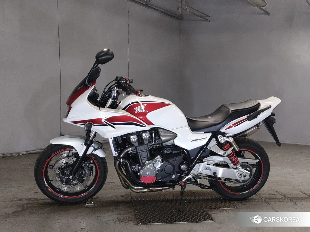 Проданный Honda CB1300SF BOLDOR 2011 из Японии, фото 2