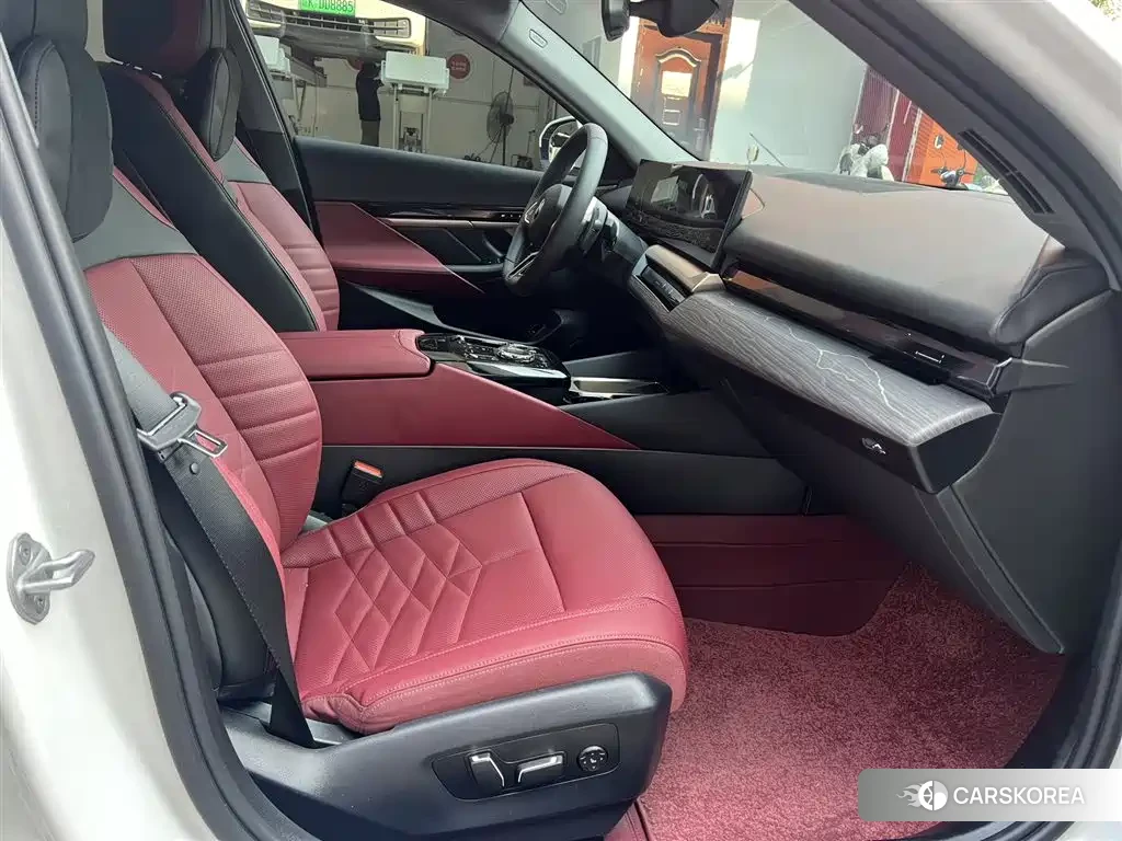 BMW 5 series 2026 Белый из Китая, фото 2