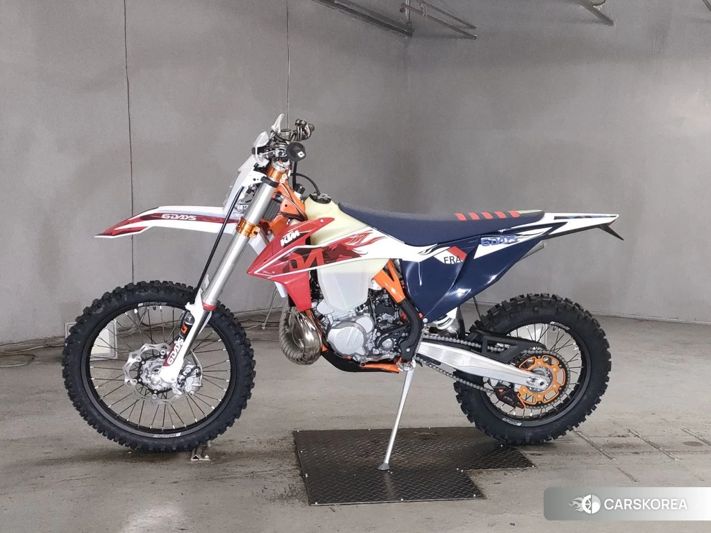 Проданный KTM 300EXC SIXDAYS TPI 2023 из Японии, фото 2