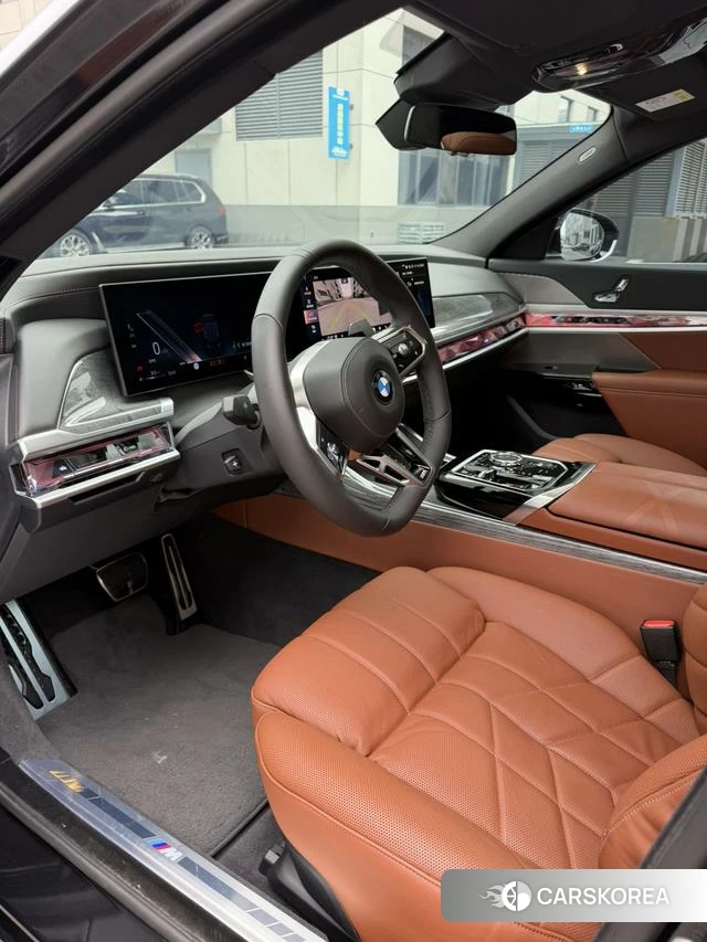 BMW 7 series 2023 Черный из Китая, фото 2