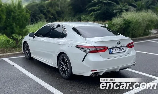 Toyota Camry (XV70) 2024 Белый из Кореи, фото 2