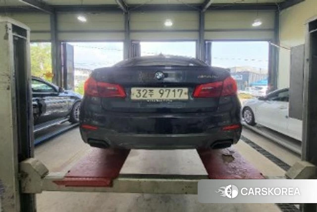 BMW 5 Series (G30) 2018 Черный из Кореи, фото 2