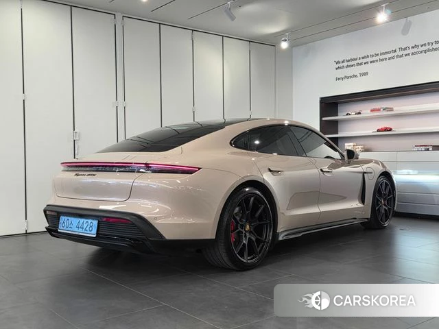 Porsche Taycan 2023 Жемчужный цвет из Кореи, фото 4