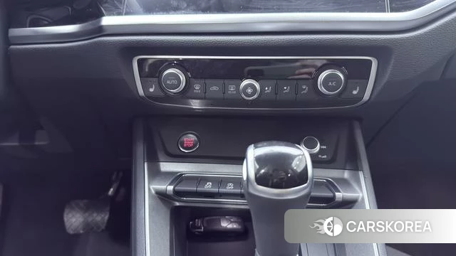 Audi Q3 2022 Темно-серый из Китая, фото 4