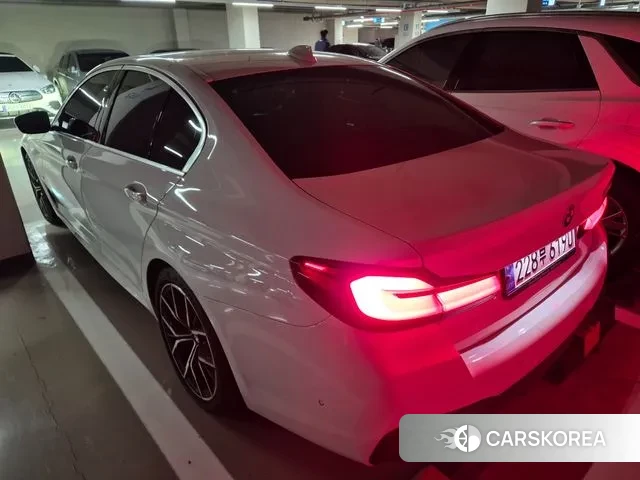 BMW 5 Series (G30) 2023 Белый из Кореи, фото 5