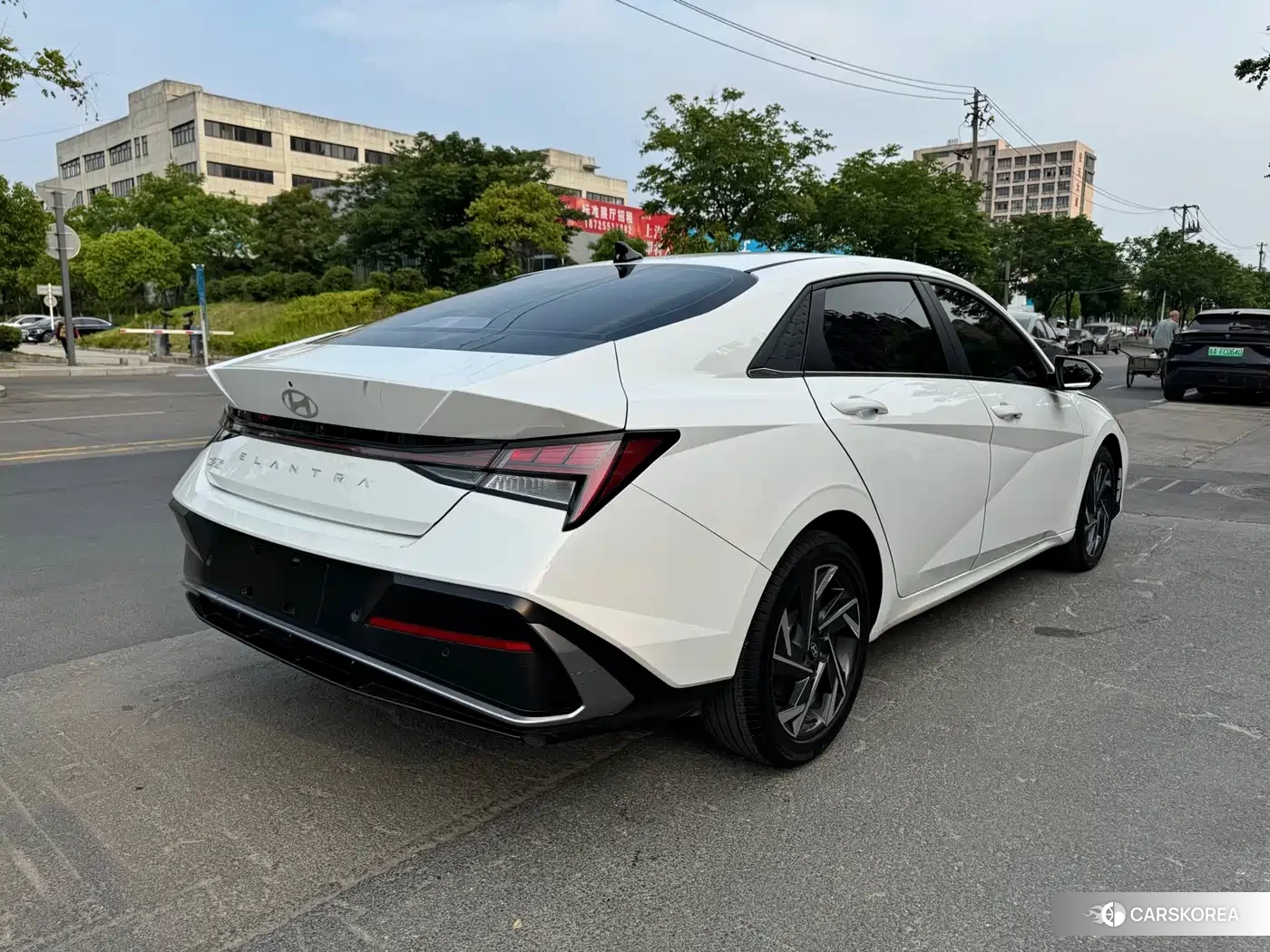 Hyundai Elantra 2023 Белый из Китая, фото 6