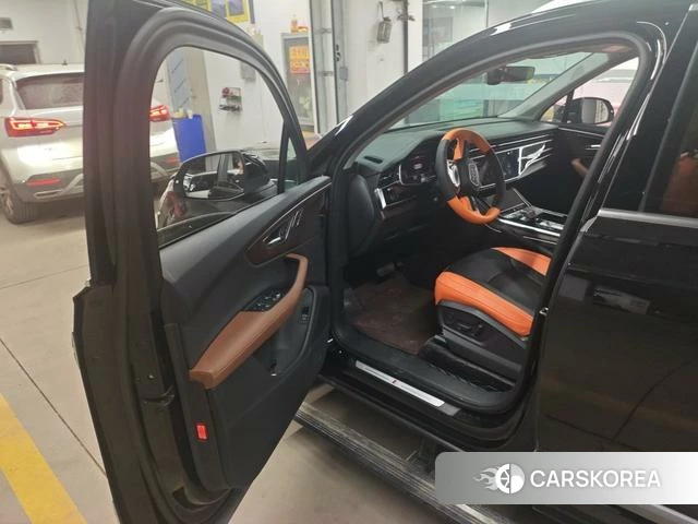 Audi Q7 2023 Черный из Китая, фото 2