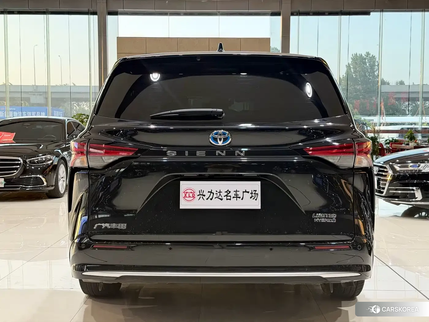 Toyota Sienna 2023 Черный из Китая, фото 2