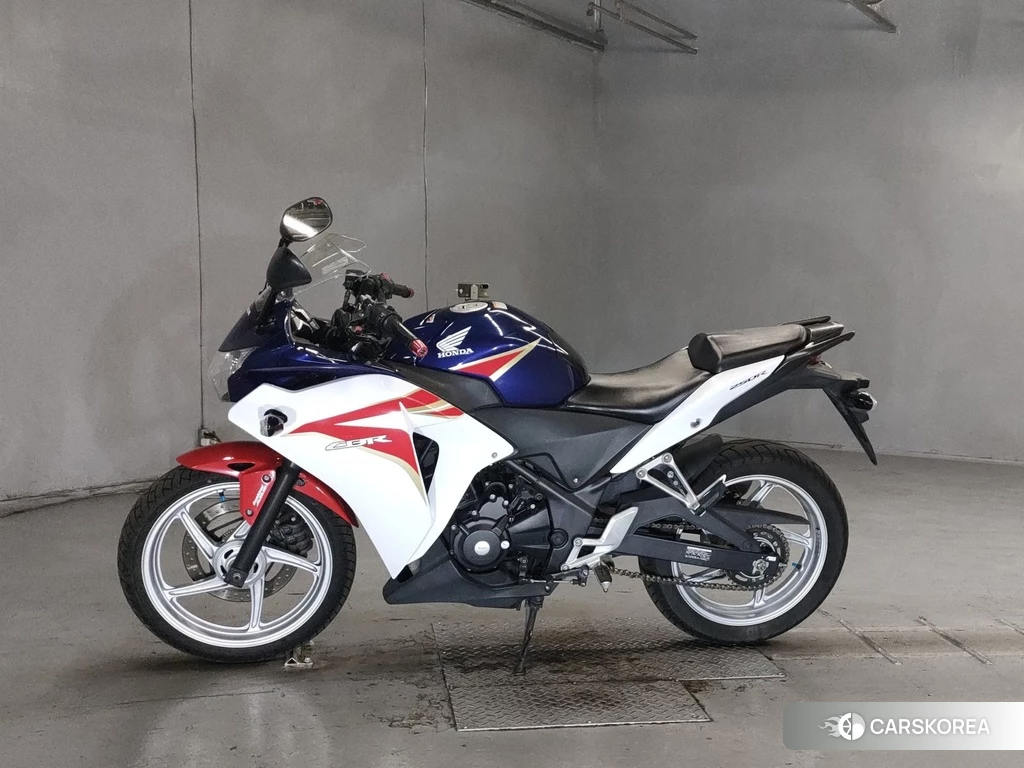 Проданный Honda CBR250R 2011 из Японии